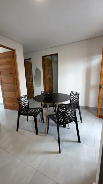 Mesa de jantar para quatro pessoas