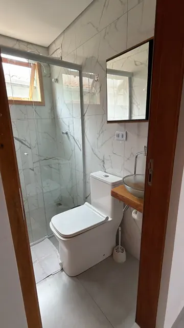 Banheiro com cuba de apoio